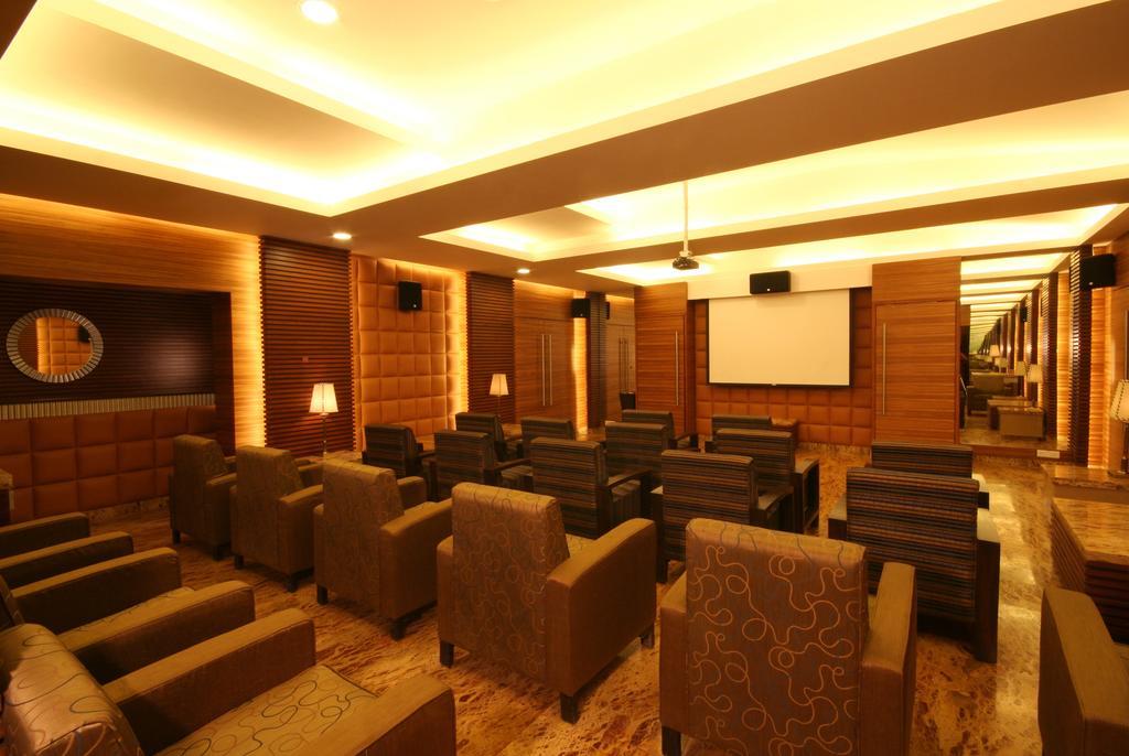 Hotel Millennium Park Panchgani Bagian luar foto