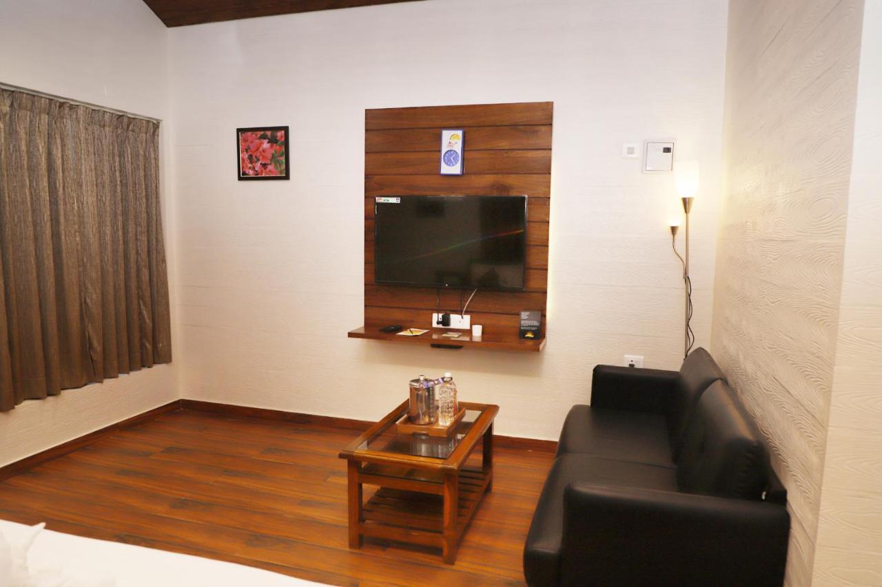 Hotel Millennium Park Panchgani Bagian luar foto
