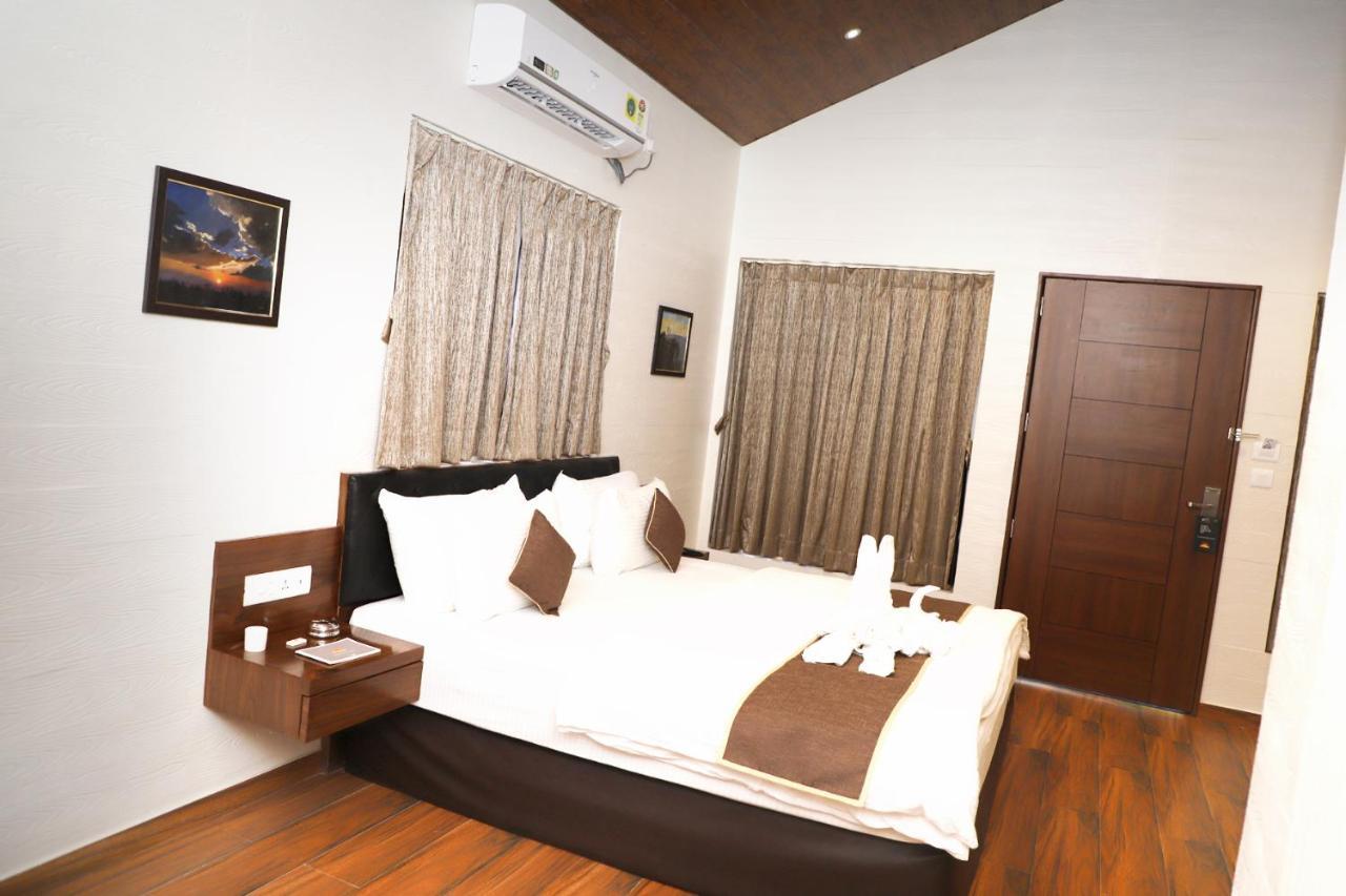 Hotel Millennium Park Panchgani Bagian luar foto