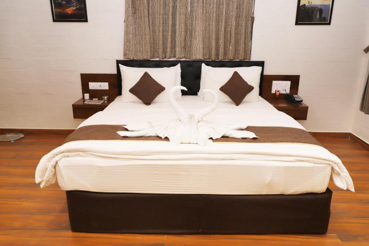 Hotel Millennium Park Panchgani Bagian luar foto